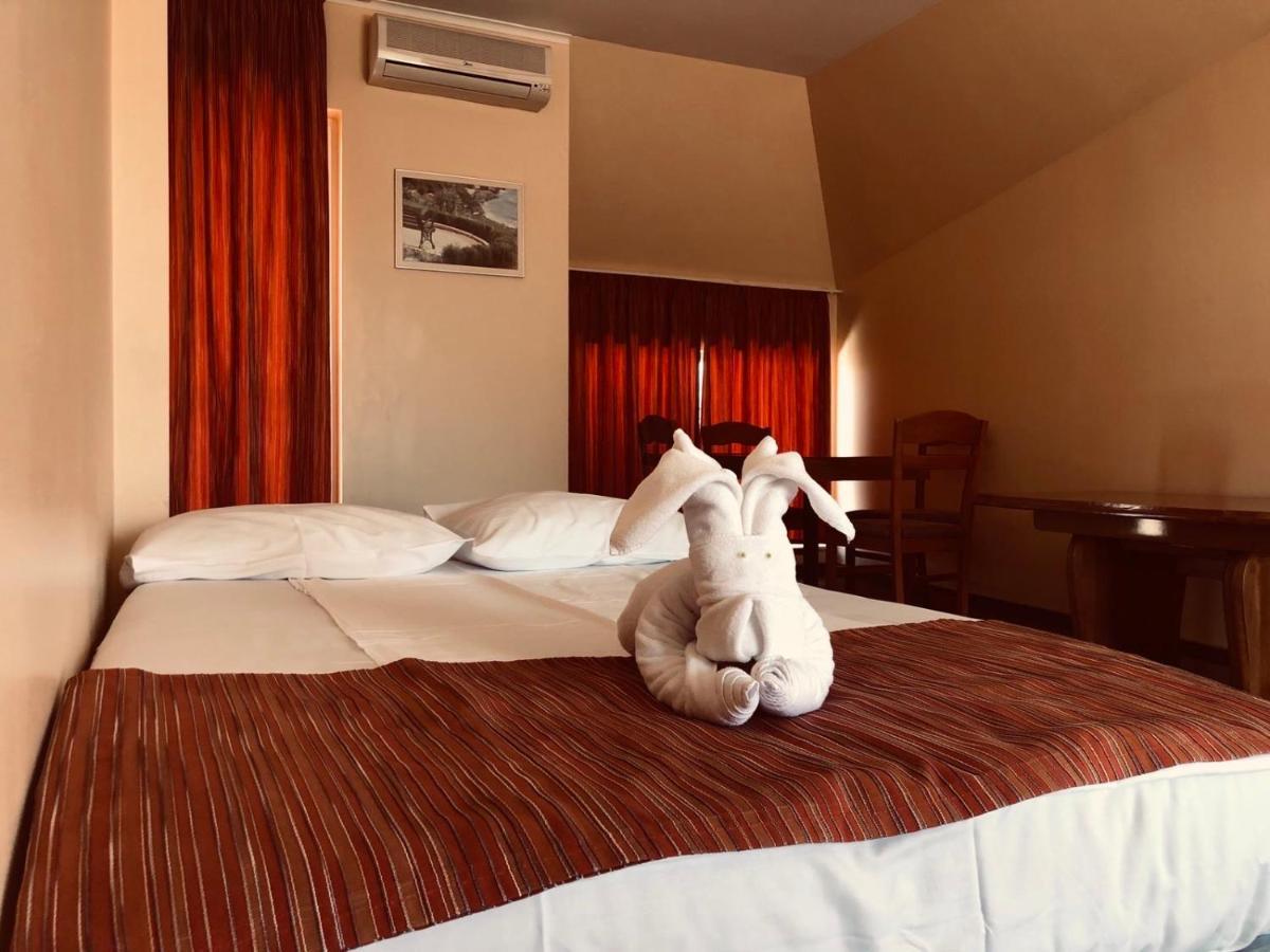 Family Hotel Deja Vu Ravda Eksteriør billede