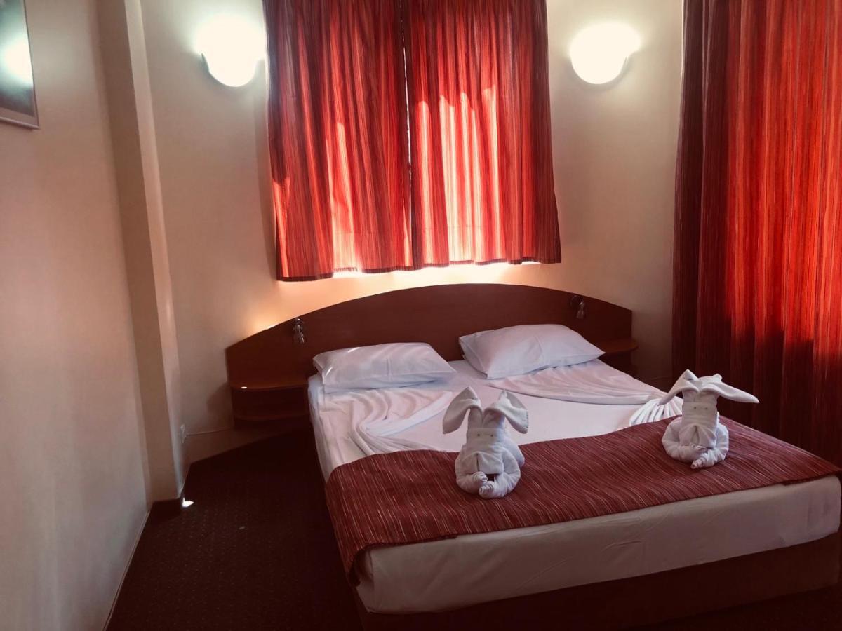 Family Hotel Deja Vu Ravda Eksteriør billede