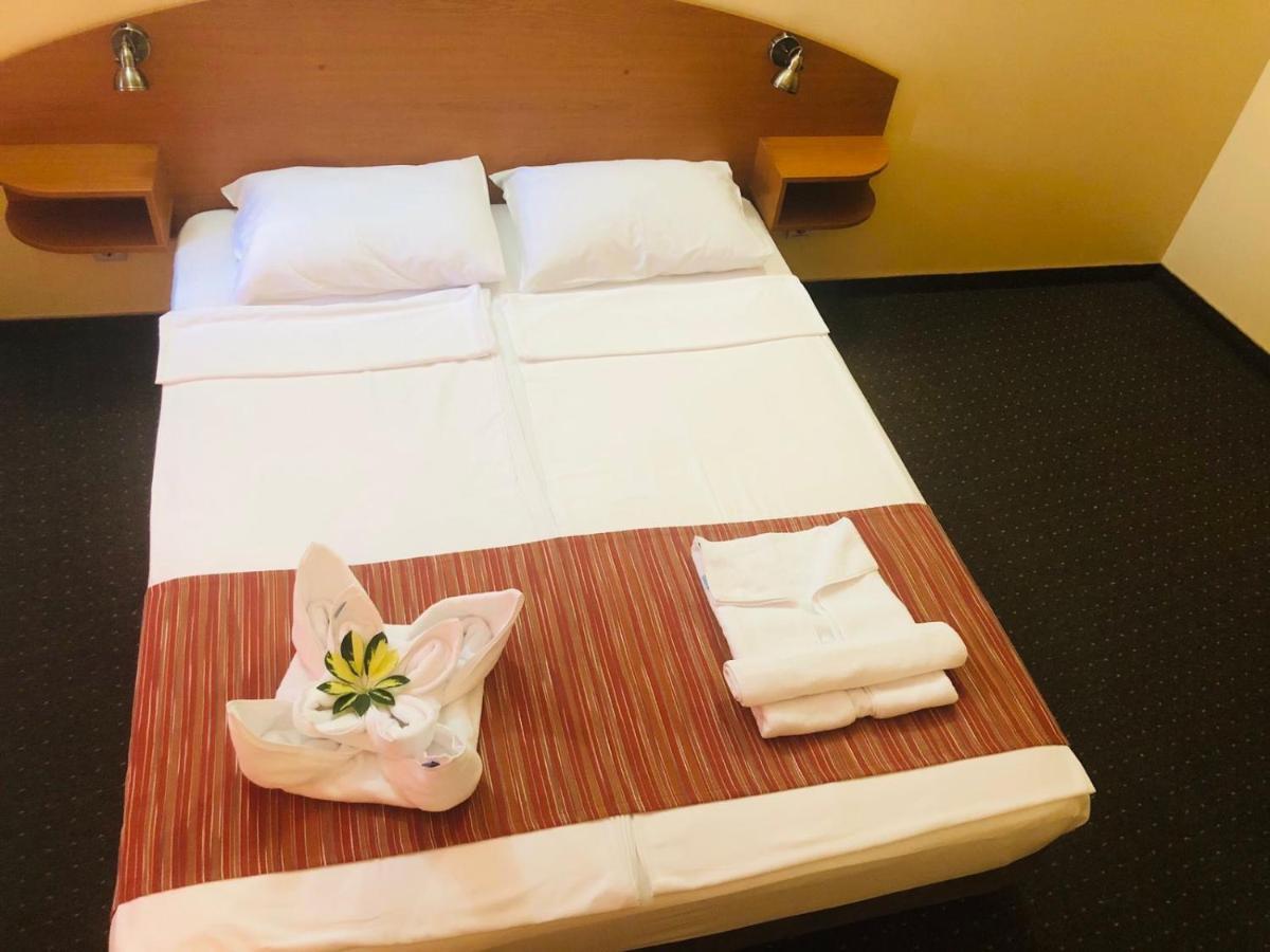 Family Hotel Deja Vu Ravda Eksteriør billede