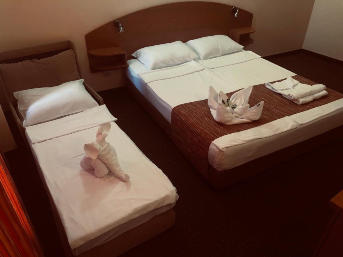 Family Hotel Deja Vu Ravda Eksteriør billede