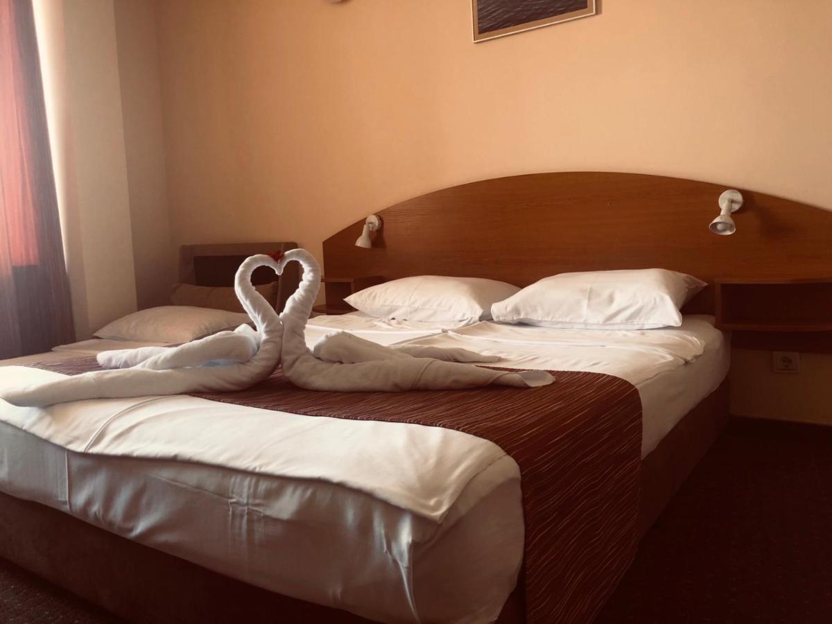Family Hotel Deja Vu Ravda Eksteriør billede