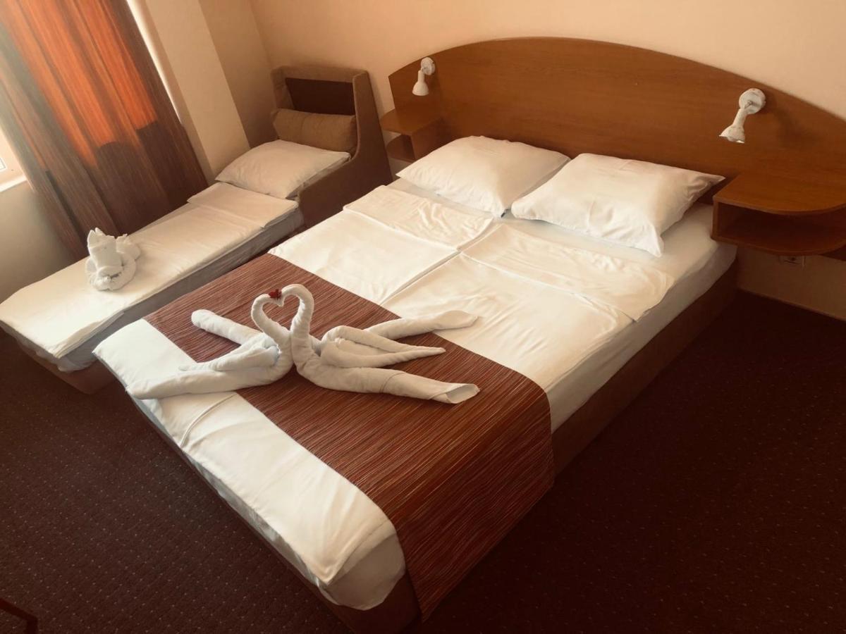 Family Hotel Deja Vu Ravda Eksteriør billede